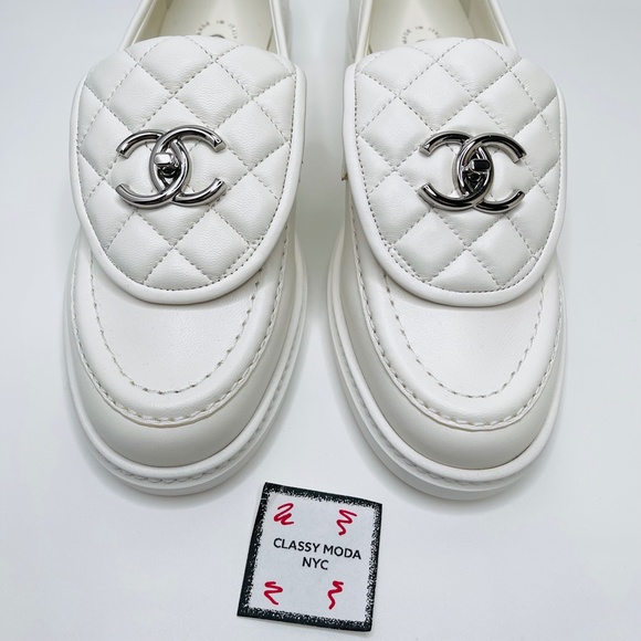 ❌❌ SOLD Chanel NIB Loafers White Leather Quilted Silver Turnlock CC Logo - Picture 7 of 12